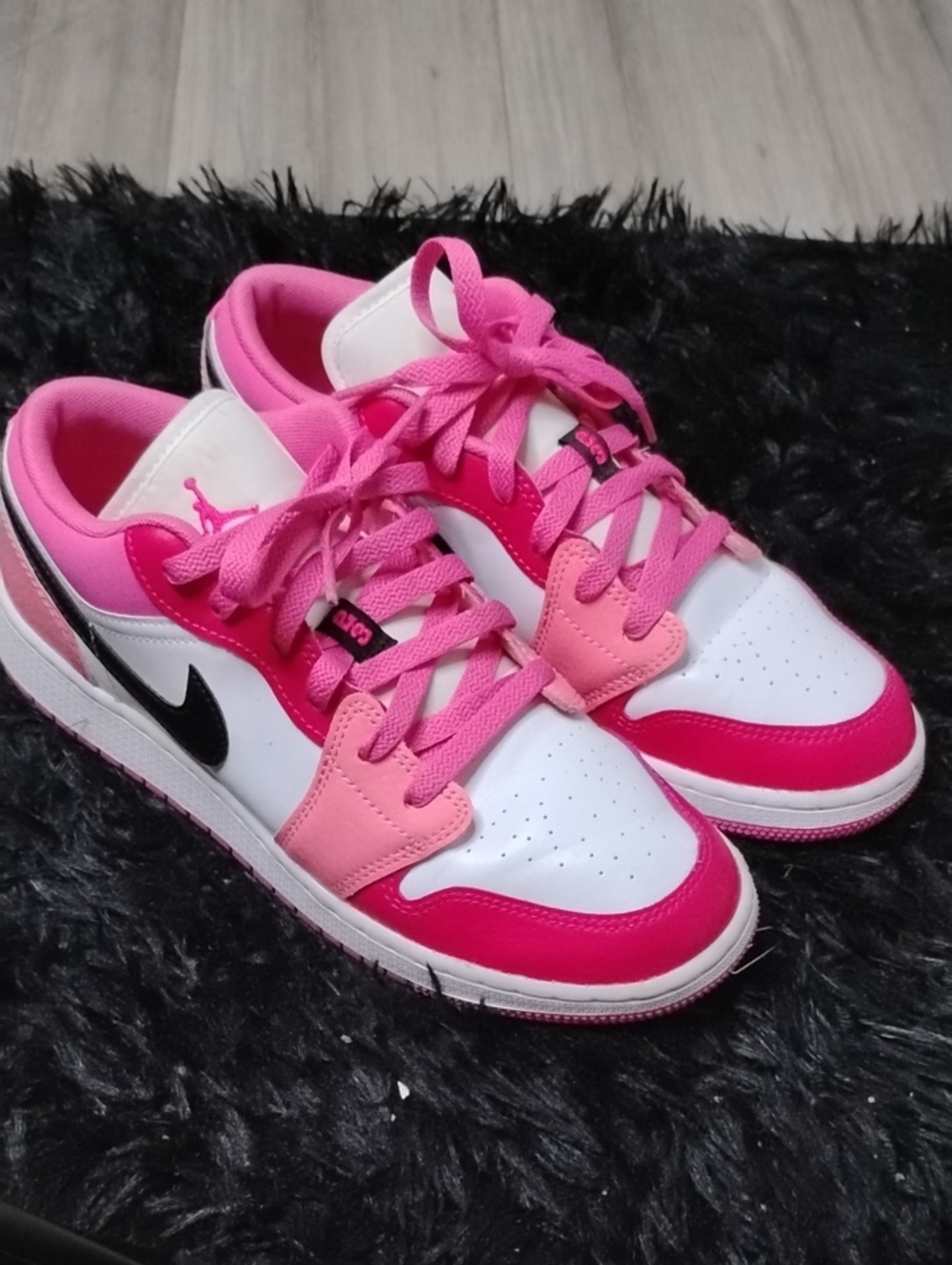Jordan Low Top Sneakers - White Hot Pink Light Pink Black